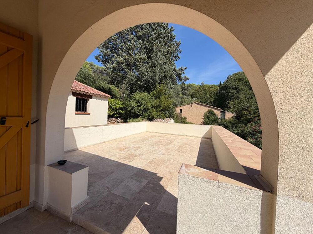 Villa de caractère 5 pièces 147 m² Piscine Vue sur le château de Salernes