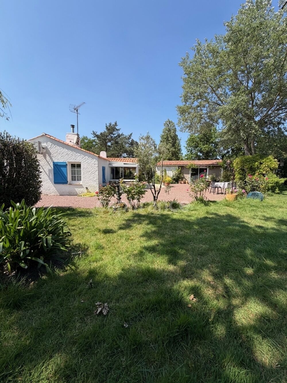 Maison de caractère 5 pièces à Saint-Urbain(85) et sa spacieuse dépendance