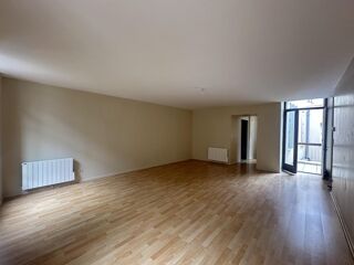  Appartement à louer 3 pièces 75 m²
