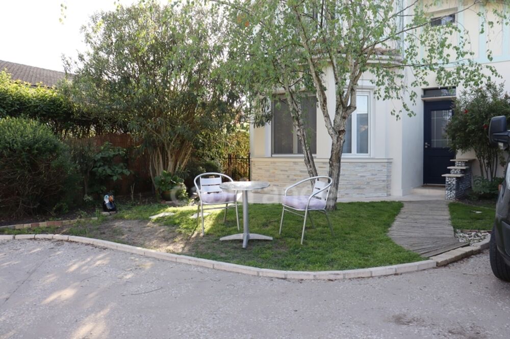 Maison de 116 m² - 4 chambres - proche services à pieds - garage -piscine