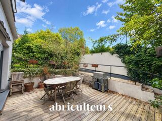 Vente Maison Issy-les-Moulineaux – Maison rénovée avec studio indépendant et terrasse arborée, au calme Issy les moulineaux