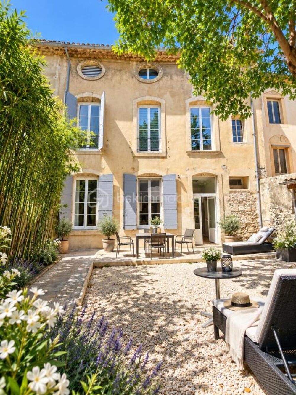 Vente Propriété/Château Maison bourgeoise rénovée : volumes, cachet et sérénité en plein cœur de ville Bollene