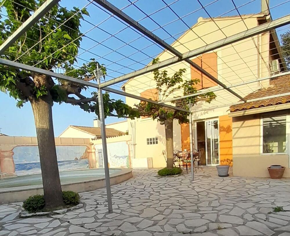 Villa familiale avec piscine 7pièce(s) 142.2 m2