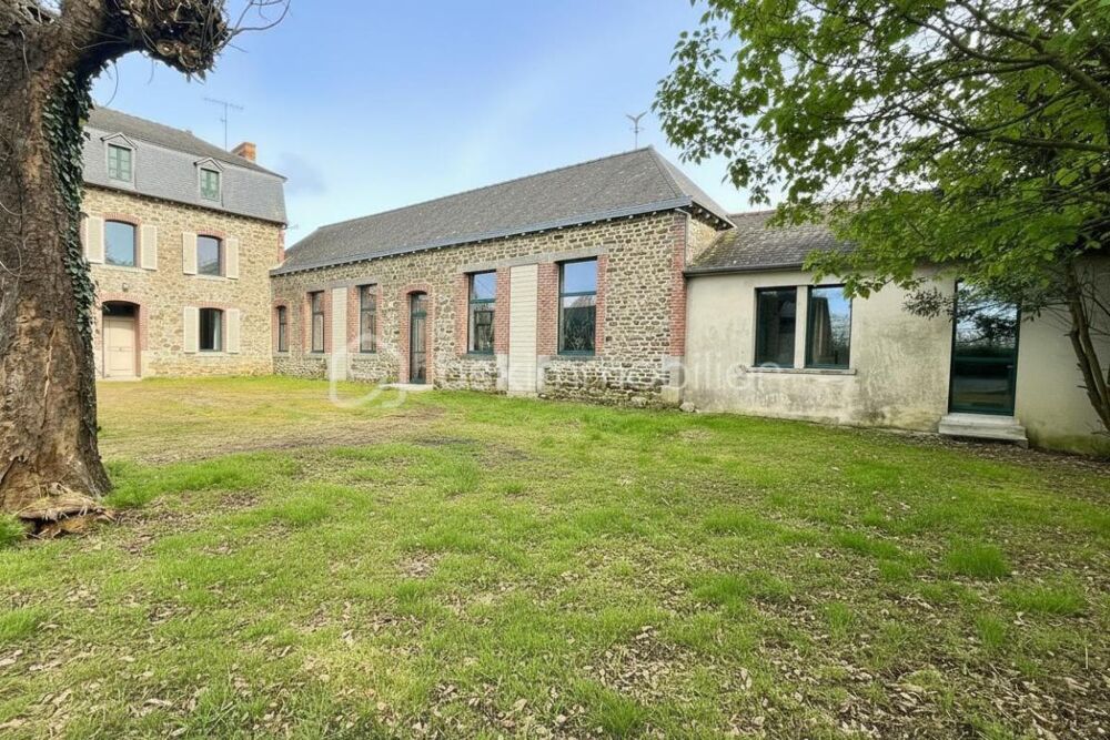Ancienne école rénovée  Charme, volumes et sérénité au coeur de la campagne bretonne