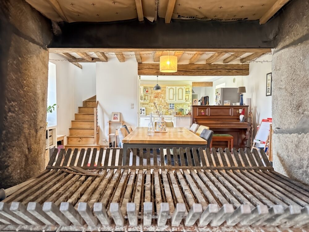 A vendre SAINT JEAN DASSÉ Maison de caractère avec dépendances sur 2,5 hectares