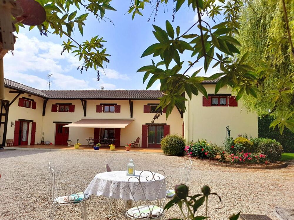 Superbe Maison de Village, Villa ou Propriété de Charme de 239 m² Entièrement Rénovée, avec sa Piscine chauffée, Poolhouse, Gara