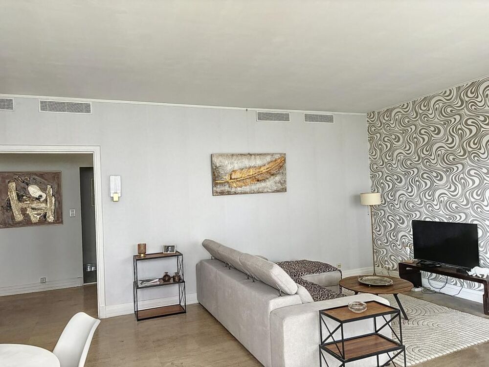 Location Appartement A LOUER- MARSEILLE 8° RÉSIDENCE LA SUPER CADENELLE APPARTEMENT DE TYPE 3 PARKING CAVE PISCINE Marseille 8