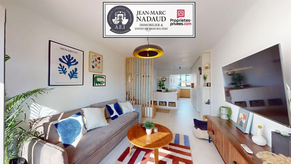 Vente Appartement Appartement T3 centre-ville, entièrement rénové, dernier étage traversant, vue dégagée Saint raphael