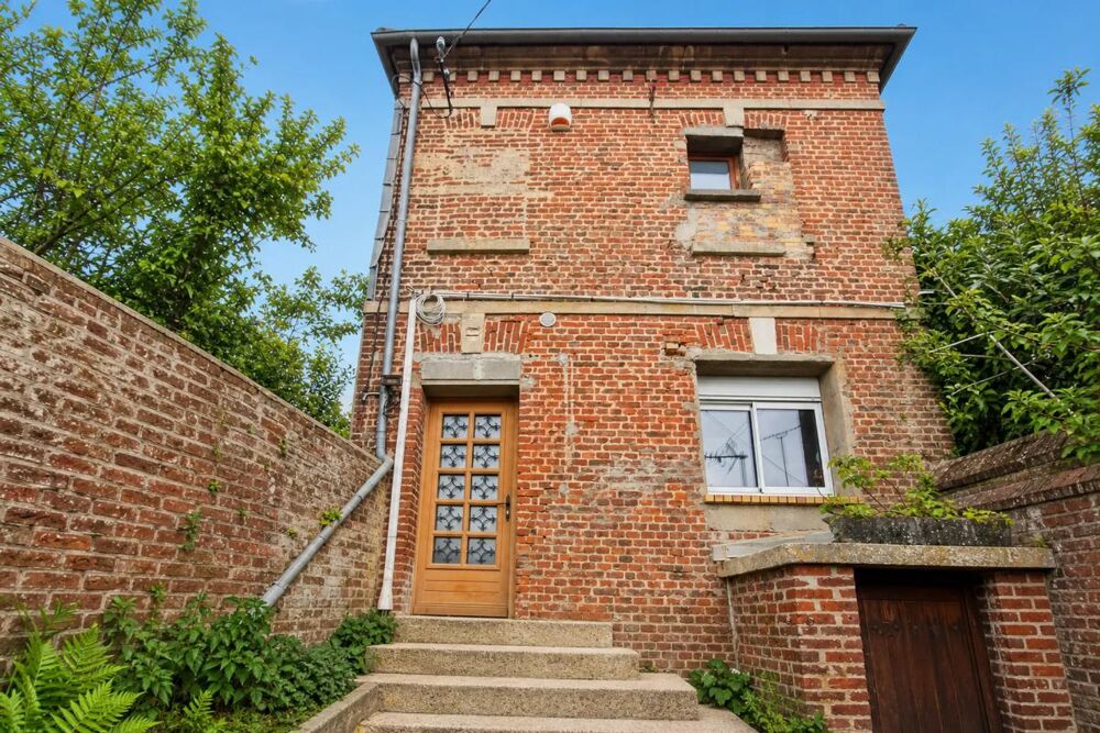 Maison 7 pièces de 138,34 m² avec terrasse, cheminée et terrain