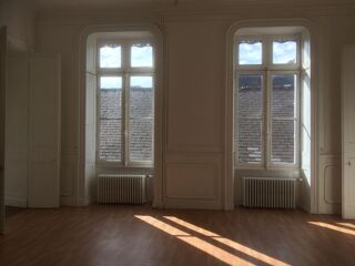  Appartement à louer 3 pièces 92 m²