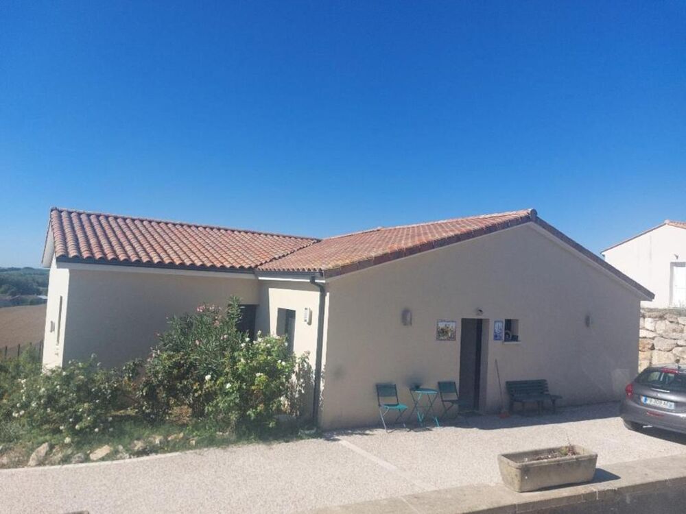 Vente Maison Maison à vendre 5 pièces 140 m 2 Saint genis d hiersac