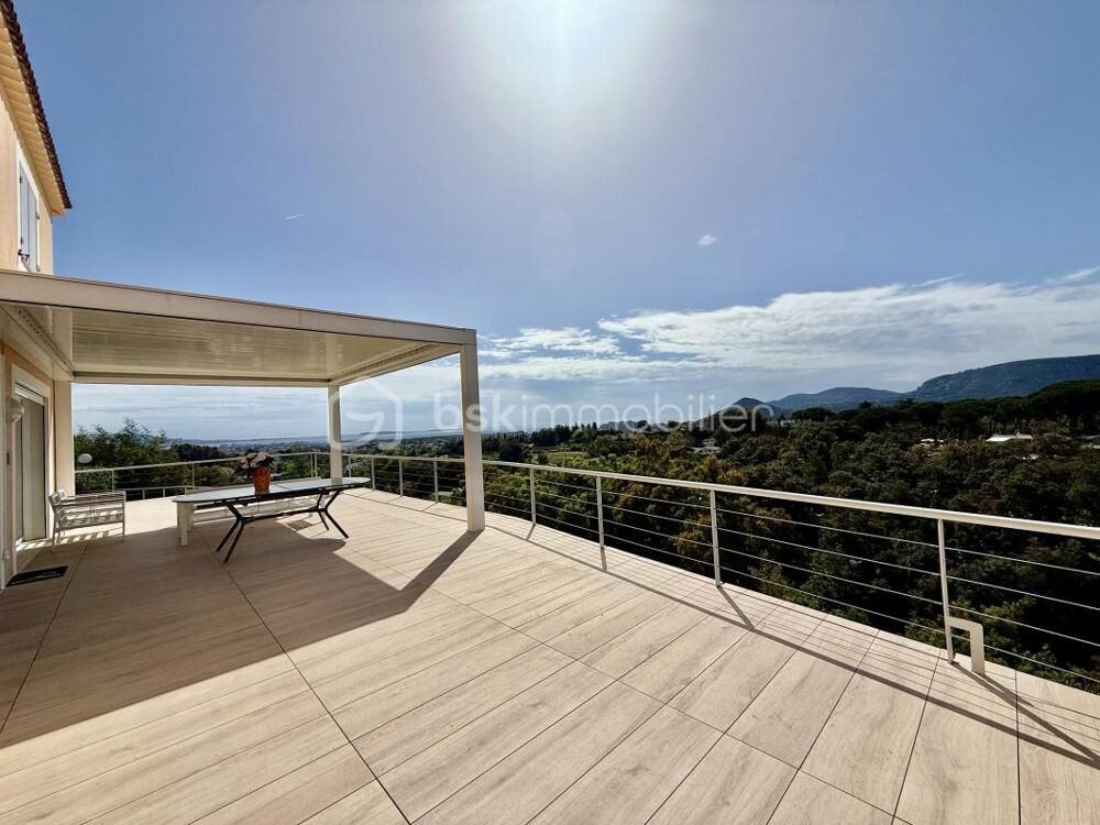 Coup de coeur à Mandelieu, maison vue mer et terrasse panoramique de 125m2
