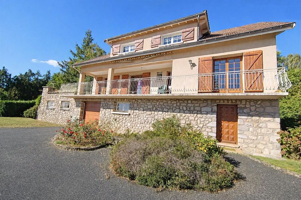 Vente Maison Maison familiale 220 m² + 220 m² de garage/stockage +terrain Soleymieux Soleymieux