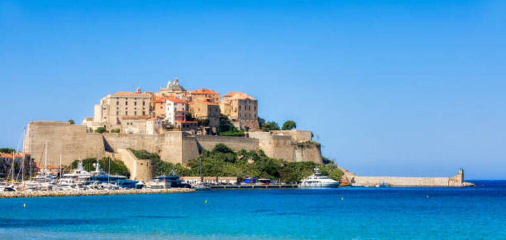 APPARTEMENT À VENDRE 4 PIÈCES DE 75,86 M² À CALVI Â 300 MÈTRES DE LA MER