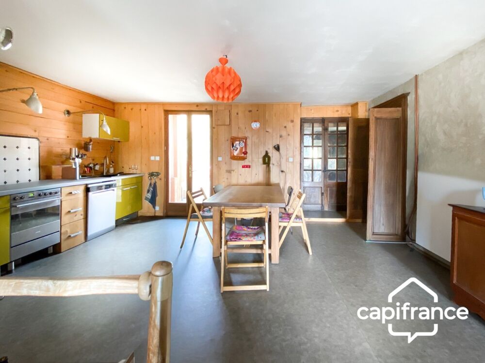 A VENDRE SAINT GEOIRE EN VALDAINE (38) Maison de village , 8 pièces , 4 ch,dépendances, terrain , rénovée
