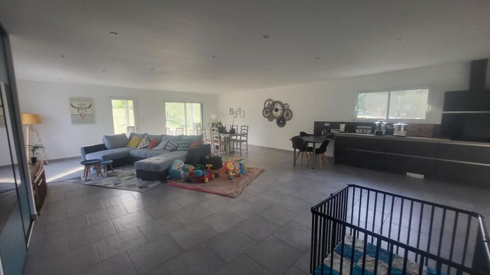 Maison Roussennac 5 pièce(s) 146 m2