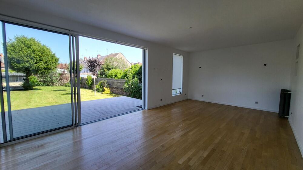 Maison de caractère, quartier Remicourt, jardin, grand garage