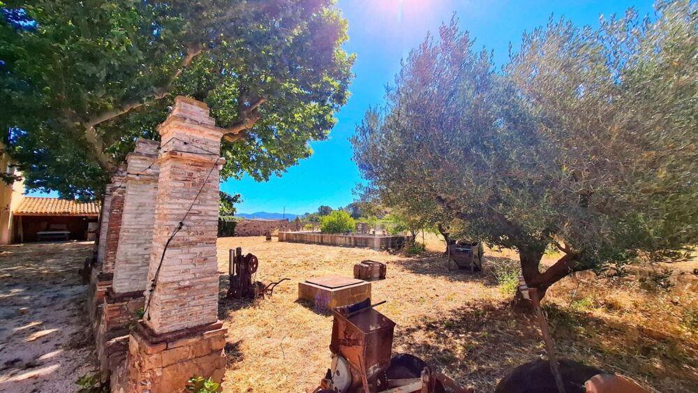 à vendre  Propriété/château Cuers (83390)