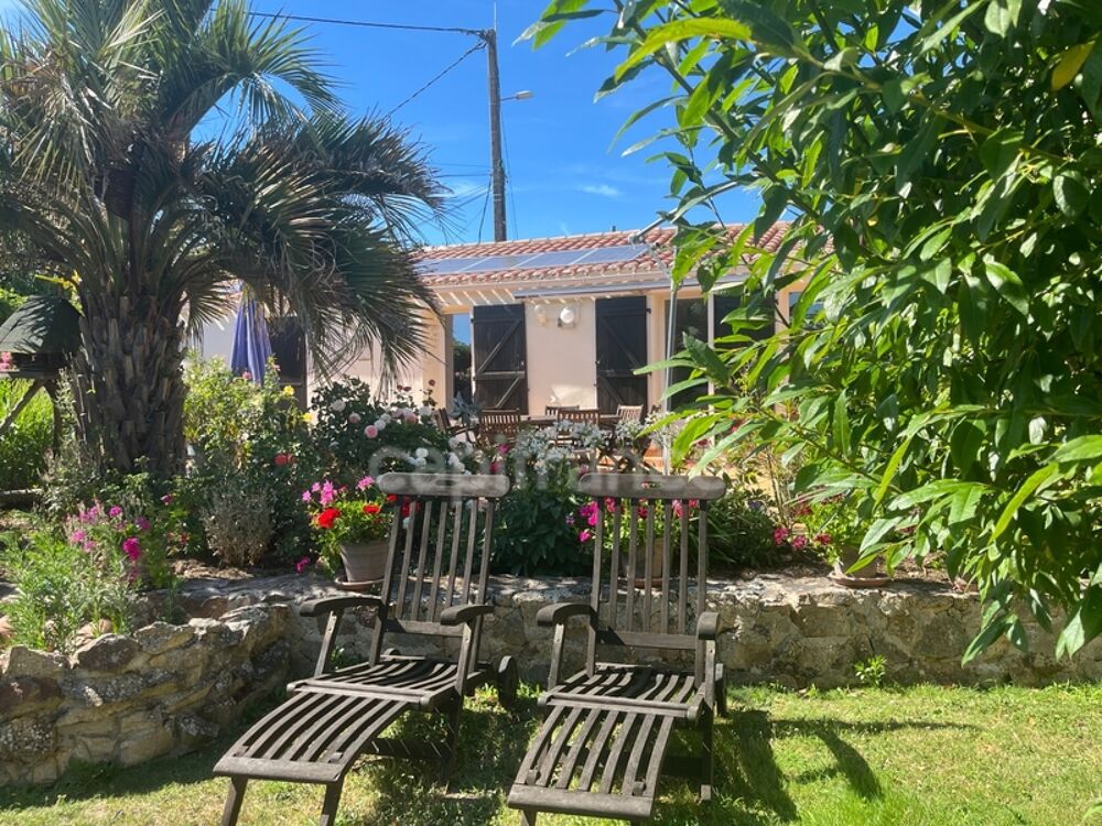 Propriété avec dépendances au coeur dun jardin paysager 230 m² habitables  À 10 min des plages des Sables-d'Olonne