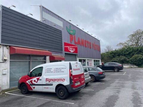   Dpt Hautes Pyrénées (65), à louer TARBES Local commercial 