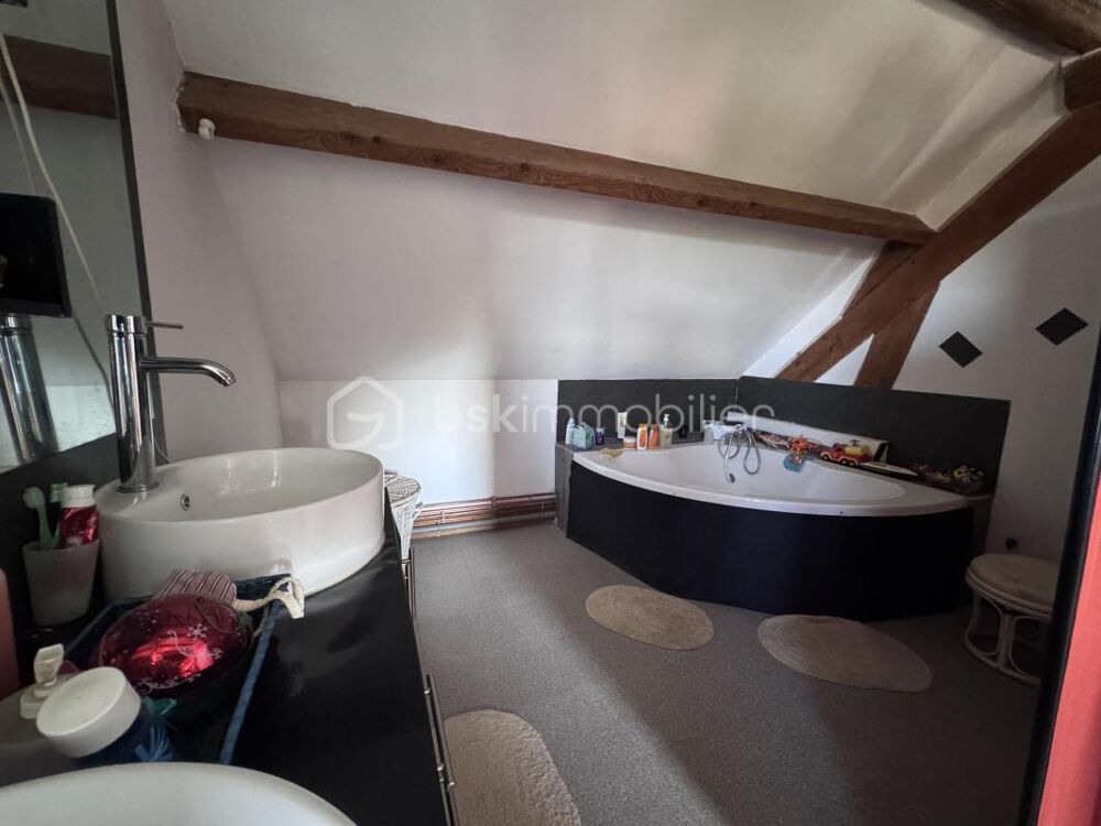 Vente Maison La maison où chacun a enfin sa place : 153 m², 5 chambres possibles, sous-sol total, 2 garages, 1 979 m² clos Vitry le croise