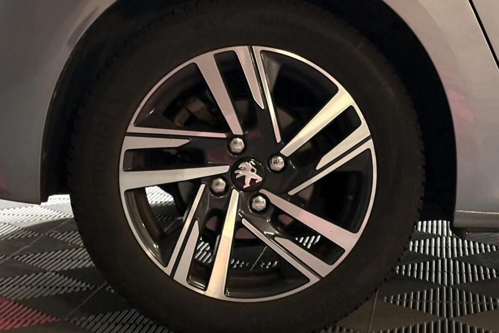 208 5 Portes 1.2 PureTech 12V S&S 100 cv Allure 2020 occasion 85190 Venansault
