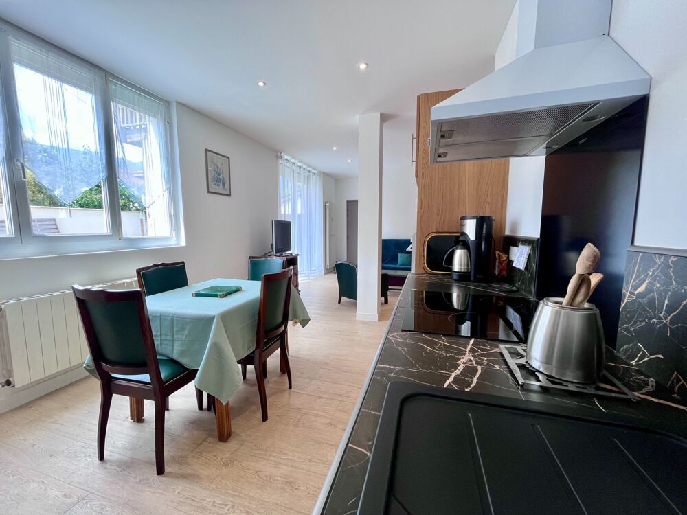 ARGELES GAZOST Appartement T3 traversant rénové avec grande terrasse, parking et cave