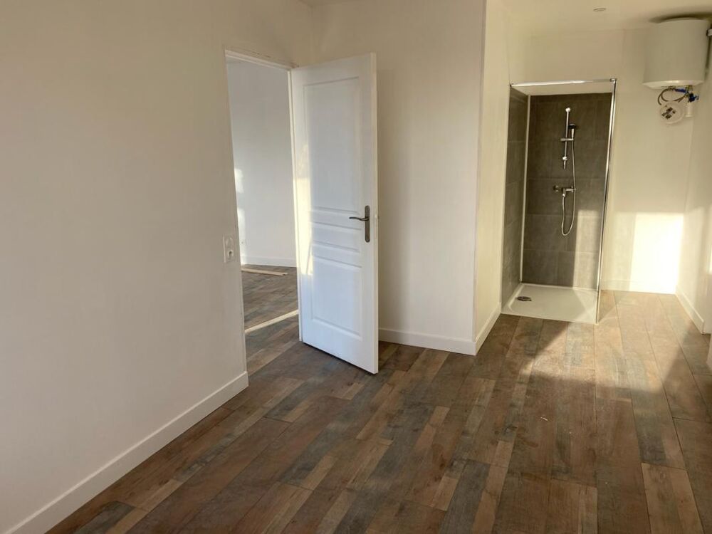 Location Appartement AU COEUR DE LUCON AVEC RAMPE ACCES ET FONTIONNALITE PMR APPARTEMENT RENOVE T2/1 CHAMBRE TRES COSY Lucon