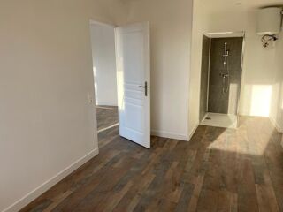 Location Appartement AU COEUR DE LUCON AVEC RAMPE ACCES ET FONTIONNALITE PMR APPARTEMENT RENOVE T2/1 CHAMBRE TRES COSY Lucon