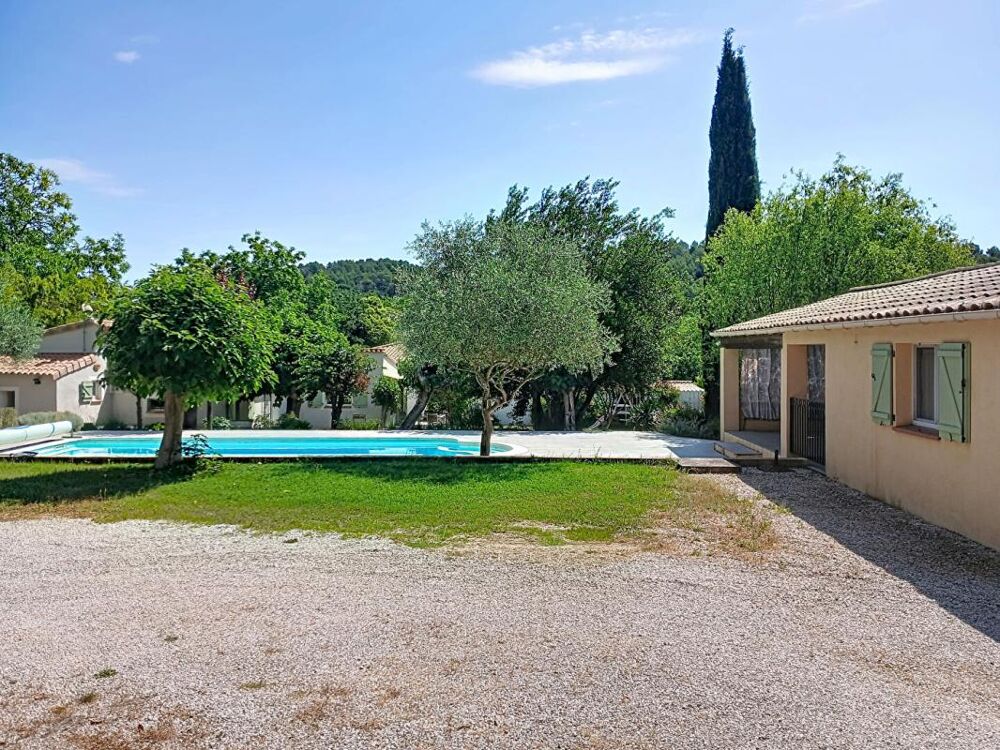Villa sur 1700m² de terrain avec piscine, appartement et garage - LE VAL