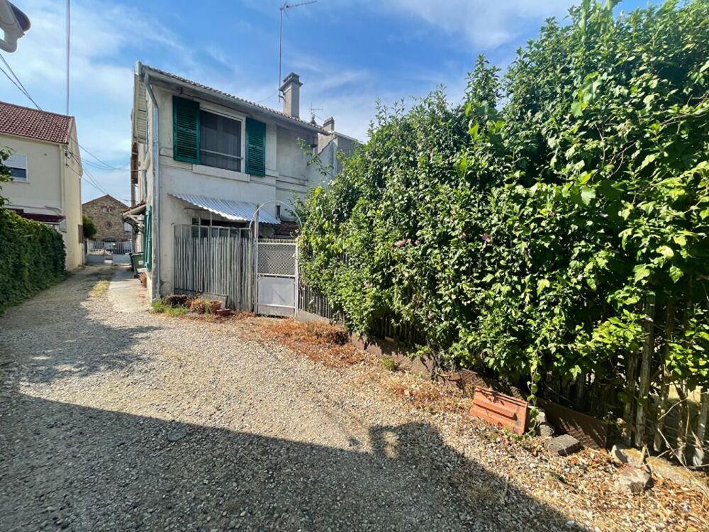 Clamart -Quartier Gare. Ensemble immobilier familial avec jardin et stationnements 150 m² à réinventer