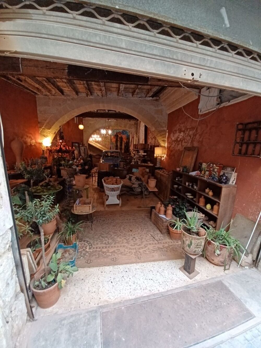   CENTRE SOMMIERES ,  FONDS DE COMMERCE +MURS + APPARTEMENT A SAISIR! 