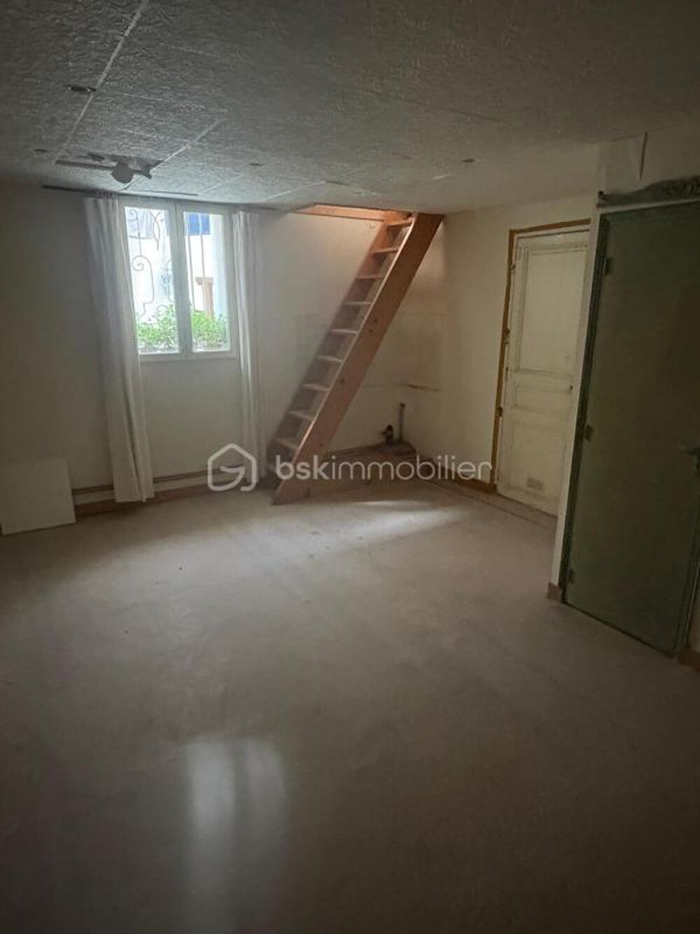 Vente Appartement SÈTE – QUARTIER HAUT – APPARTEMENT type STUDIO À RÉNOVER ENTIÈREMENT Sete