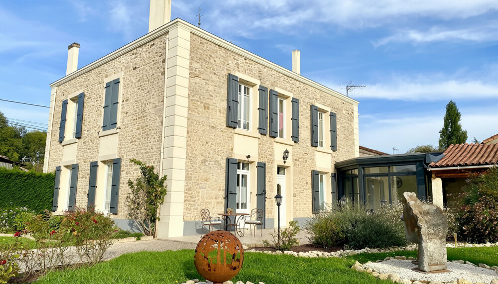 Nanteuil-(79400) Maison 6 pièces 210 m2, 400m2 de dépendances