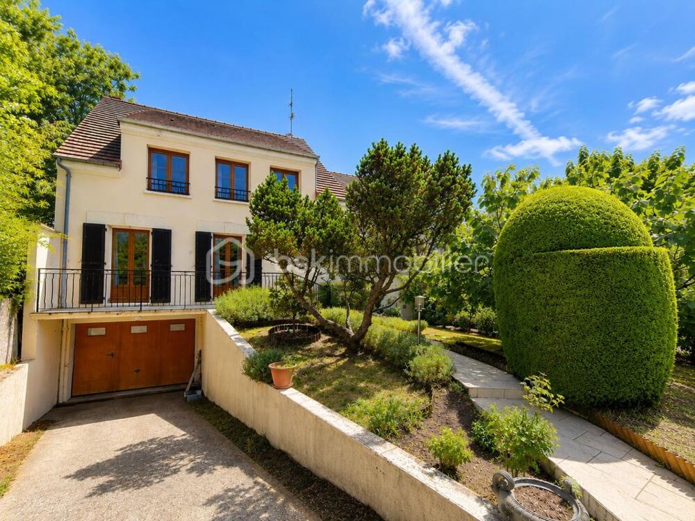 Maison familiale de 160 m² habitables sur 640 m² de terrain  Sous-sol total