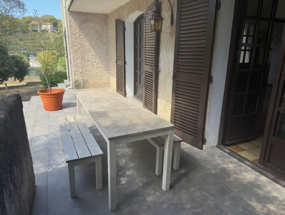 En CORSE, proche AJACCIO, aux portes du village d'AFA, grande maison familiale de 168m2, terrain arborés de 2300 m2