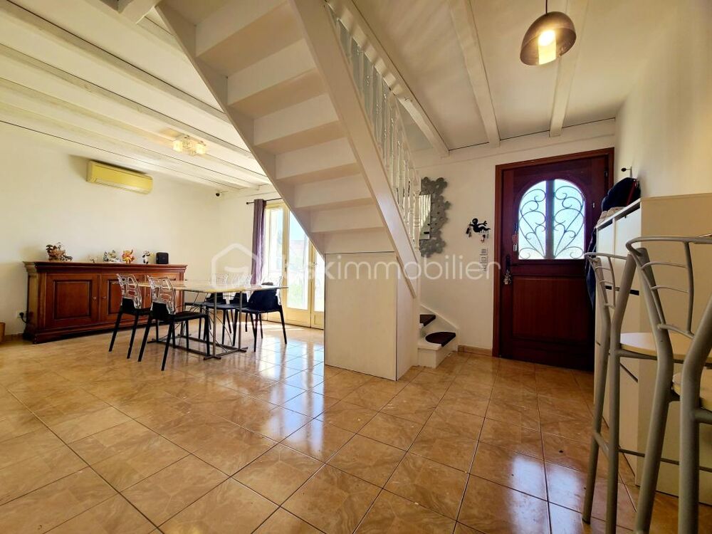 Sur LA commune de Rozay-en-Brie, venez découvrir cette superbe maison CLIMATISEE de type F6 denviron 184 m², offrant de beaux v