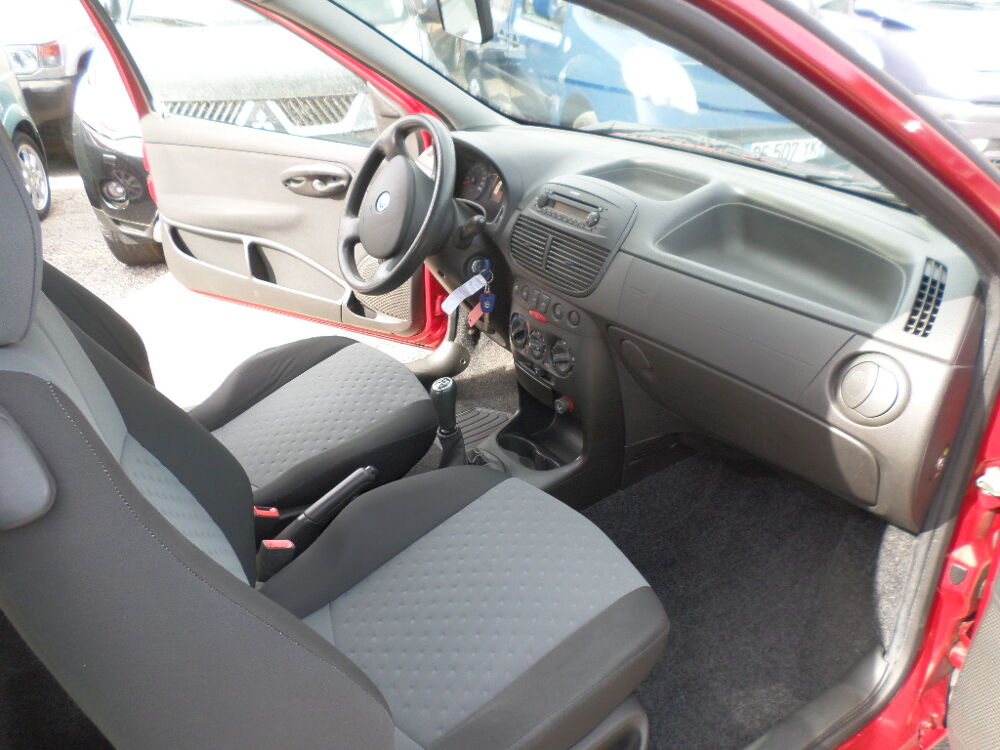 Punto 1,3 16v 70cv multijet Cult II 2006 occasion 13510 &Eacute;guilles