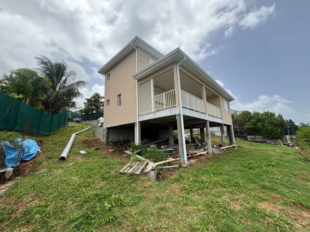 Villa à vendre 4 pièces de 97 m2 LA TRINITE (97220), vue mer