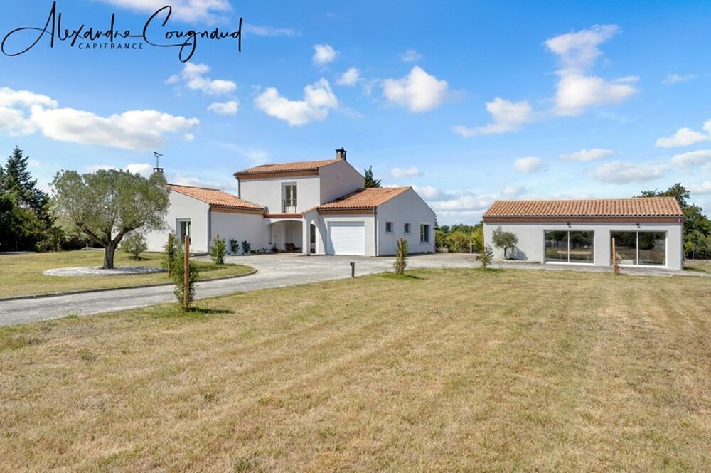 A vendre SAÏX (81) - Maison darchitecte P8 de 309 m² avec piscine, grand terrain constructible et vue Montagne Noire