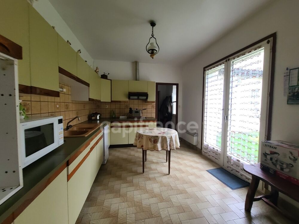 Belle maison familiale avec une autre maison individuelle