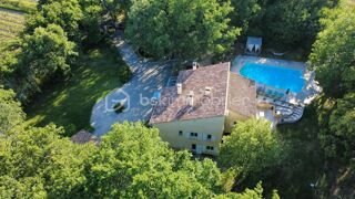 Propriété/château à vendre 8 pièces 250 m²