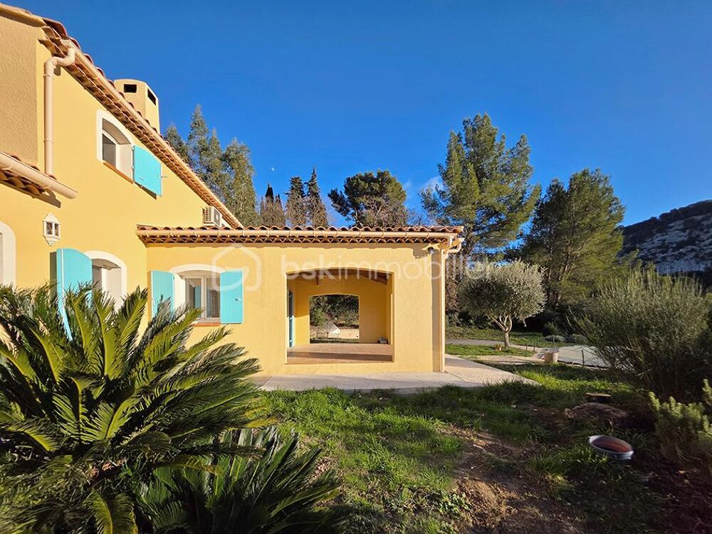 Maison individuelle 157 m2 avec piscine, grand terrain et annexes sur les hauteurs des gorges d'Ollioules