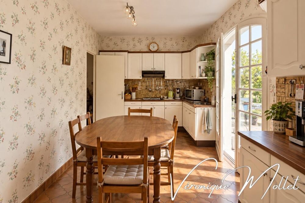 Vente Villa VILLA TRADITIONNELLE SUR PLUS DE 6 000 M² – VASTE DÉPENDANCE AUX MULTIPLES POSSIBILITÉS Lignan de bordeaux