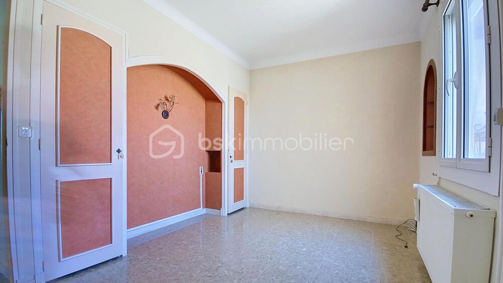 Villa avec hangar et garage attenant