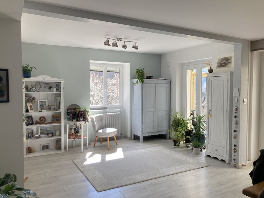 Vente Maison A VENDRE en Maurienne, Maison individuelle 8 pices, 2 studios indpendants, terrain, vue montagnes et valle Saint martin de la porte