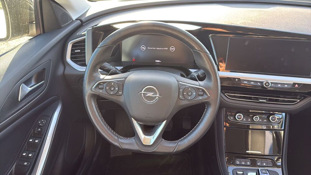 Grandland 1.6 Hybrid 300 AWD EAT8 Ultimate - Premi&egrave;re main Entretien c 2023 occasion 21000 Dijon