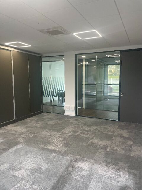   A LOUER - BUREAUX 