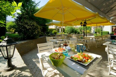 A vendre VALGELON-LA ROCHETTE (73) Murs 406 m&sup2; + sous sol, sur parcelle de 1 053m&sup2; 669600 73110 Valgelon la rochette