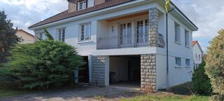  Maison  vendre 8 pices 242 m